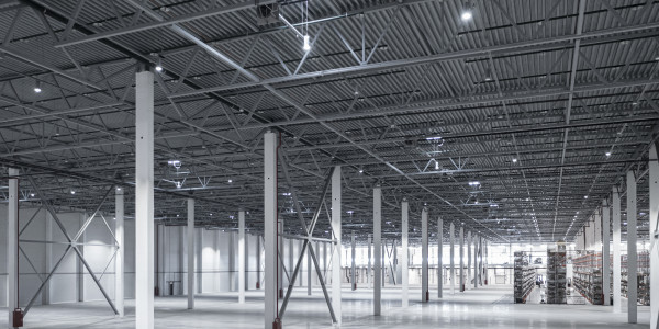 Reformas Integrales de Naves Industriales Madarcos · Instalación de Iluminación Eficiente
